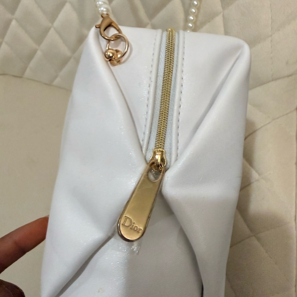 Elegant White Designer Bag with Pearl Strap - Picture 8 of 15
